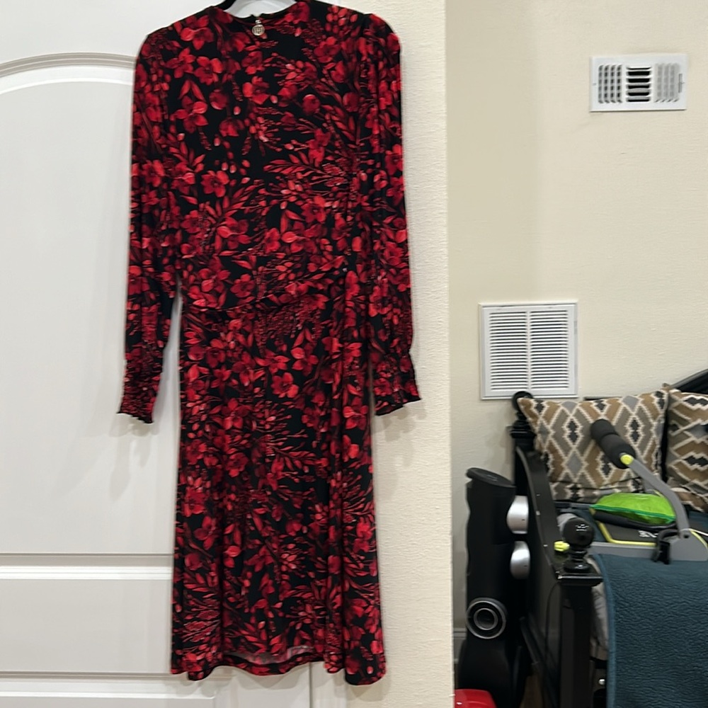 Dress - Picture 7 of 9